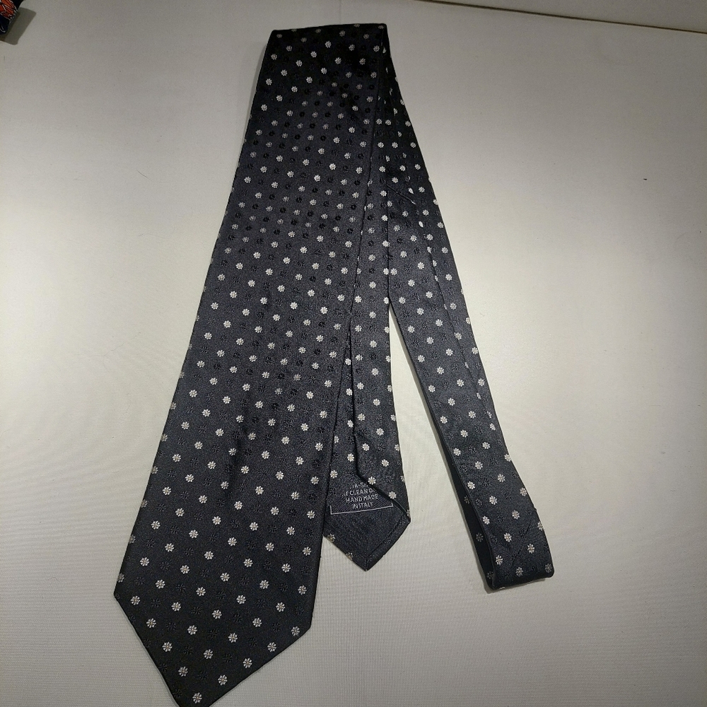 Brioni Silk tie with floral pattern